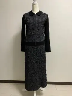 ニットのブラウス様ジャケットとスカートのセットアップ