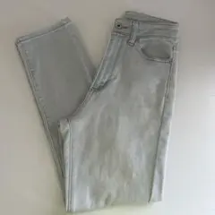 ライトグレー デニムパンツ
