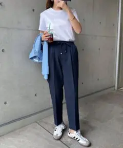 andme きれいめツイル美脚ドローストリングテーパードパンツ M ネイビー
