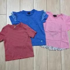 フリル付き青Tシャツ