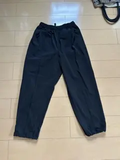 ファミリーマート　ジョガーパンツ　黒