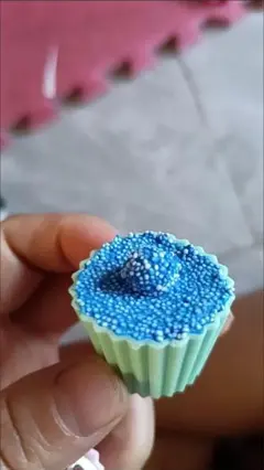 青色トッピングのカップ型アロマキャンドル