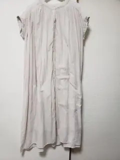 ホワイト ノースリーブ シャツ