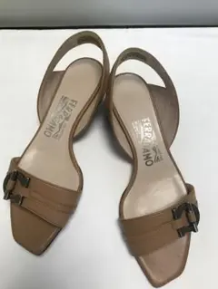 Ferragamo ベージュ スリングバックサンダル　22.5cm 未使用