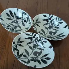 オリーブデザインのボウル3つセット