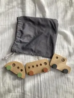 Pinch Toys 木製車型おもちゃ 収納袋付き