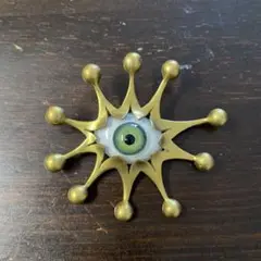 ブローチ