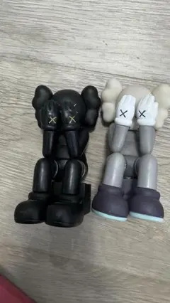 2025年最新】kaws kubrickの人気アイテム - メルカリ