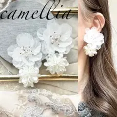 ガラス風ツバキ×ホワイトフラワーボール　ピアス　イヤリング