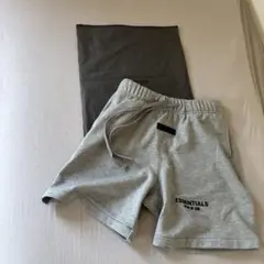 ESSENTIALS グレー ショートパンツ