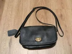 黒のレザーショルダーバッグ