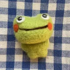 カエルさんブローチ　羊毛フェルト　ハンドメイド