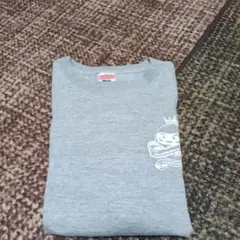グレーの長袖Tシャツ 2017年キャラクタープリント