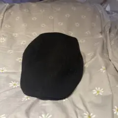 黒のベレー帽