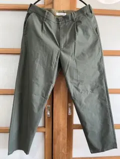メンズパンツ　カーキ