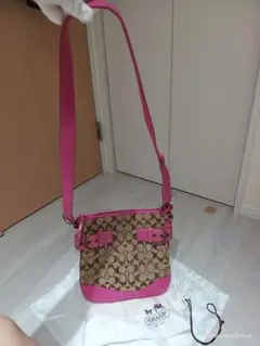 コーチ ショルダーバッグ ピンクとブラウン　美品