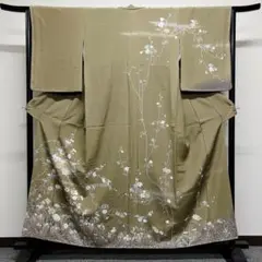 うぐいす色がかったブラウンに様々な花が描かれた訪問着 金駒刺繍 金箔 着物