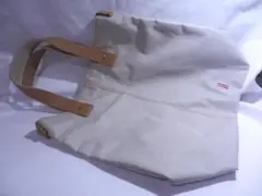 トートバッグ　ロゴがえらい控えめ　23ｘ11.5ｘ24cm