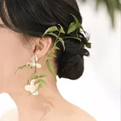 Bride me フラワーモチーフ揺れるピアス