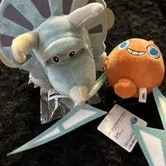 トイストーリーひっかけぬいぐるみとポケモンロトムぬいぐるみ
