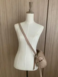 牛革レザー ショルダーバッグ ベージュ　ナチュラル　軽量