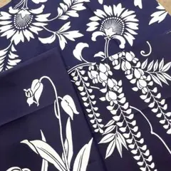 希少　藍染 本染　ゆかた　木綿 古典柄　はぎれ古布　藍に白　晩夏花草