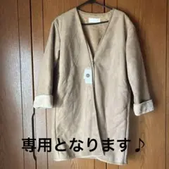 ショコラフィネローブ フェイクムートン風ノーカラーコート キャメル
