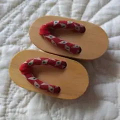 sale 木製ミニ下駄 ポックリ 赤と白の模様