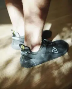 vivobarefootモータスストレングス黒41