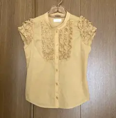 フリル付きベージュ半袖シャツ　イエロー系