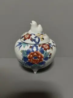 日本製　有田焼　鍋島藩窯　川副虎仙作　色鍋島　唐草牡丹　大香炉　獅子蓋　香炉灰付 日本製 有田焼 鍋島藩窯 川副虎仙作 色鍋島 唐草牡丹 大香炉