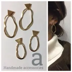 2005-1 小☺︎トライアングル型ゴールドと変形フープのピアス☺︎