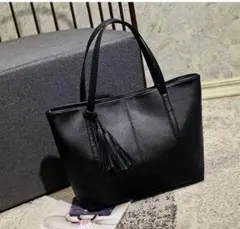 トートバッグ ブラック 黒 ビジネスバッグ タッセル付き PUレザー　上品