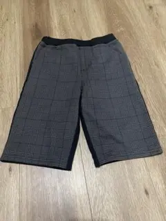 コムサイズム チェック柄と黒のハーフパンツ　130cm