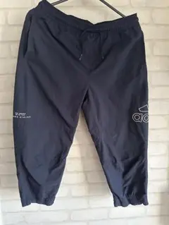 adidas ネイビー ロゴ入りハーフパンツ