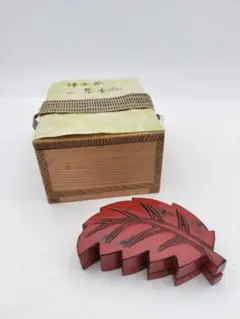 茶道具　朱塗　鎌倉彫　牡丹文　香合　箱付　V　6299 茶道具 朱塗 鎌倉彫 牡丹文 香合 箱付 V 6299