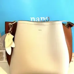 グレージュｎａｎｏトートバック（ショルダーベルト、チャーム付き）