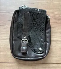 フラップポーチ