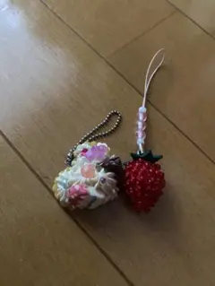 ケーキとイチゴのストラップ
