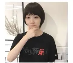 生駒里奈着用　Ground Y × NEW ERA レッドスパイダー Tシャツ
