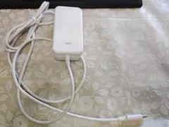 au純正　Type-c共通ACアダプタ02　充電器