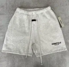 ESSENTIALS グレーショートパンツ