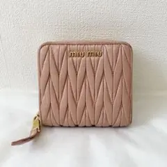 miumiu マテラッセ 二つ折り 財布 ラウンド ファスナー ピンク