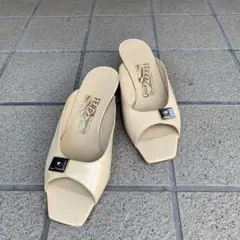 サルヴァトーレフェラガモ サンダル