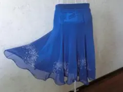 【美品】社交ダンス用　青いフレアスカート ストーンの花柄模様
