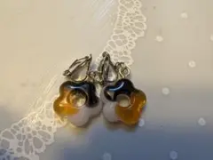 花型イヤリング 　三毛猫柄