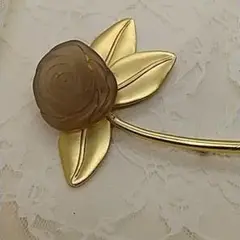 薔薇ブローチ
