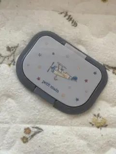 petit main おしりふきのフタ　飛行機デザイン