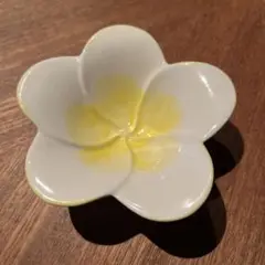 値下げします！ハワイプルメリアトレー 小物入メイドインハワイ 花弁型 白/黄、赤
