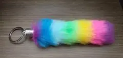 未使用品　ふわふわ　カラフルしっぽ　レインボー　キーホルダー